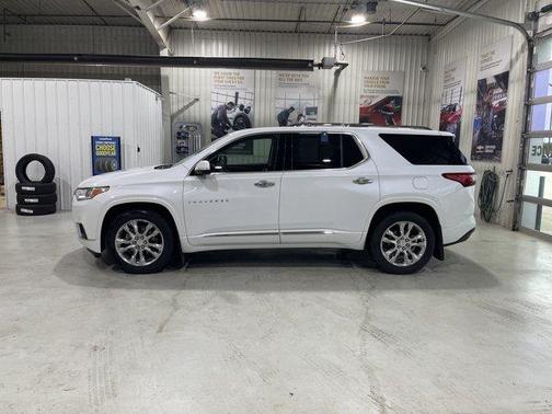 Iridescent Pearl Tricoat 2019 Chevrolet Traverse High Country