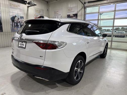 2022 Buick Enclave Essence