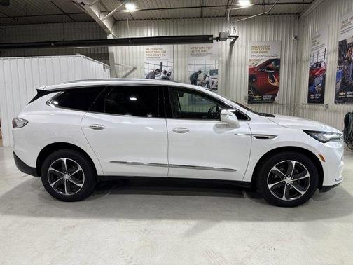 2022 Buick Enclave Essence
