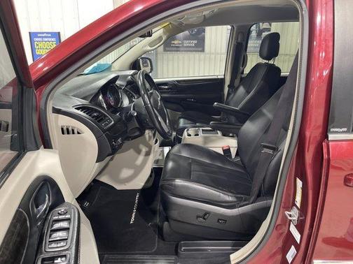 2014 Chrysler Town & Country Touring