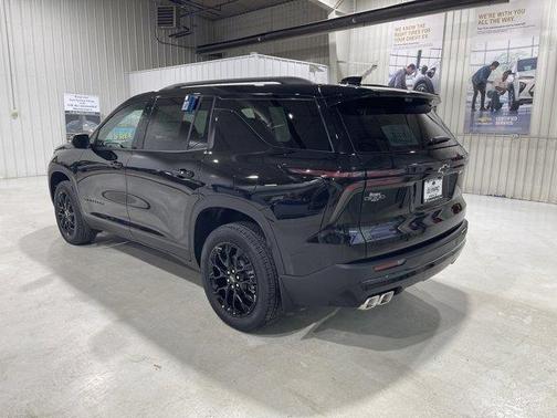 Mosaic Black Metallic 2026 Chevrolet Traverse LT