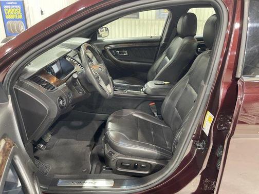 Burgundy Velvet Metallic Tinted Clearcoat 2019 Ford Taurus Limited