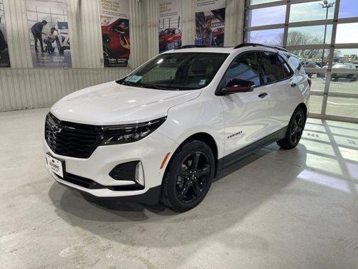 Iridescent Pearl Tricoat 2024 Chevrolet Equinox Premier