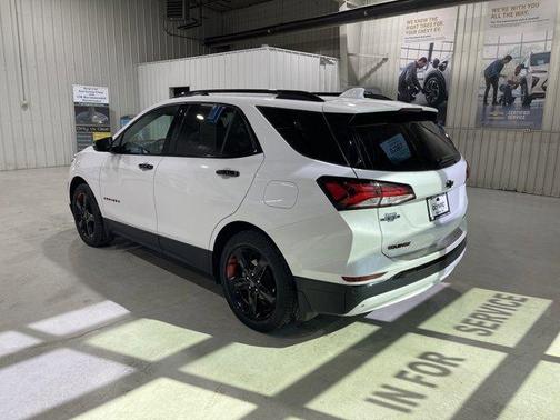 Iridescent Pearl Tricoat 2024 Chevrolet Equinox Premier
