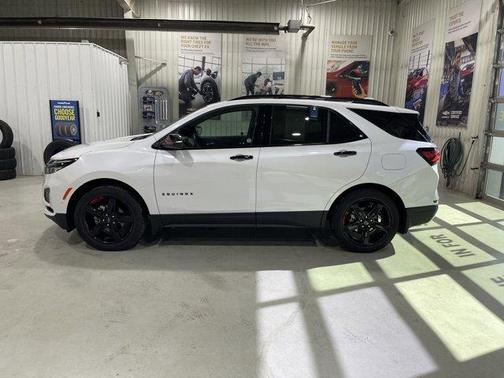 Iridescent Pearl Tricoat 2024 Chevrolet Equinox Premier