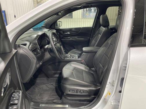 Iridescent Pearl Tricoat 2024 Chevrolet Equinox Premier
