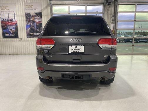 Granite Crystal Clearcoat Metallic 2019 Jeep Grand Cherokee Overland
