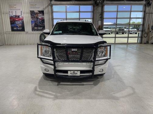 Summit White 2011 GMC Yukon XL 1500 SLT