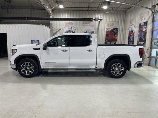 Summit White 2022 GMC Sierra 1500 SLT