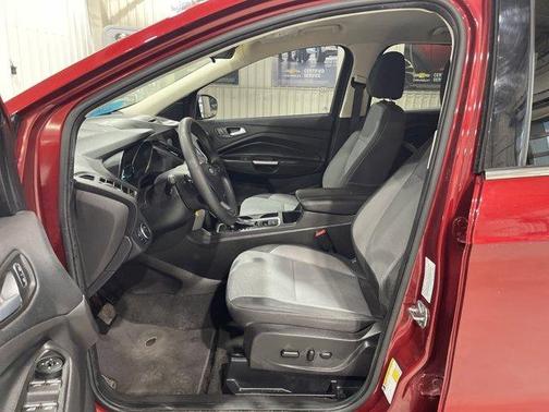 Ruby Red Metallic Tinted Clearcoat 2017 Ford Escape SE