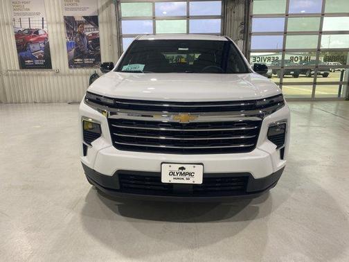 Summit White 2027 Chevrolet Traverse LT