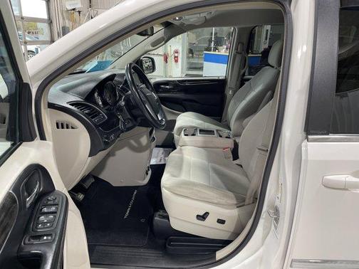 2012 Chrysler Town & Country Touring