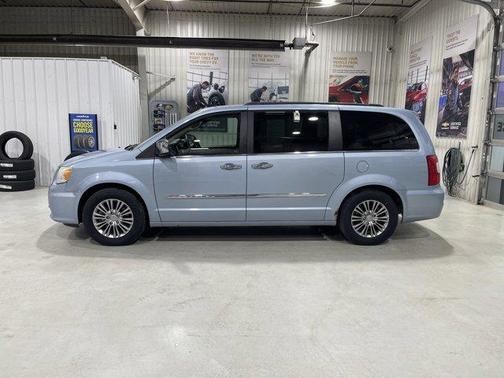 2013 Chrysler Town & Country Touring-L