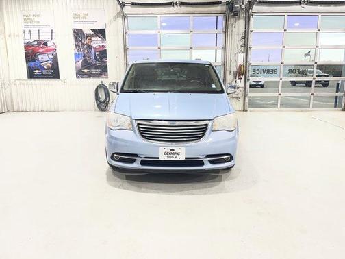 2013 Chrysler Town & Country Touring-L