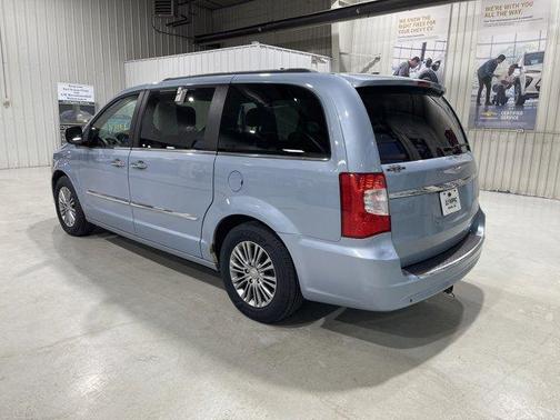 2013 Chrysler Town & Country Touring-L