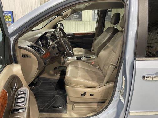 2013 Chrysler Town & Country Touring-L