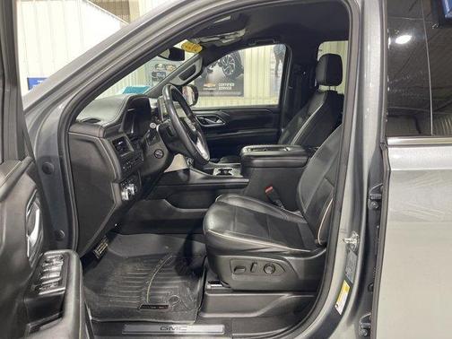 2022 GMC Yukon XL SLT