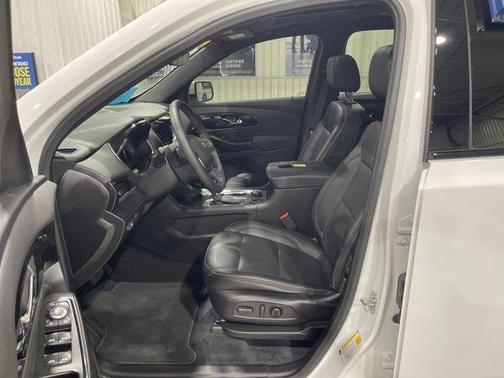 Summit White 2023 Chevrolet Traverse RS