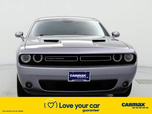 Photo 5 of 26 of 2016 Dodge Challenger SXT