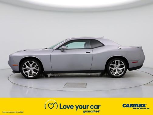 Photo 3 of 26 of 2016 Dodge Challenger SXT