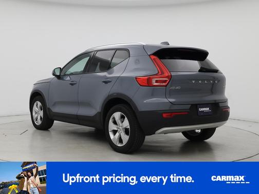 2022 Volvo XC40 T5 Momentum