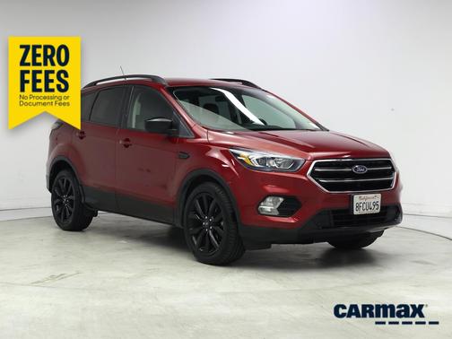 Red 2018 Ford Escape SE