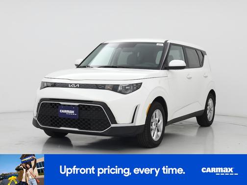 White 2025 Kia Soul LX
