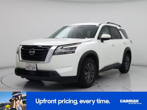 White 2022 Nissan Pathfinder SV