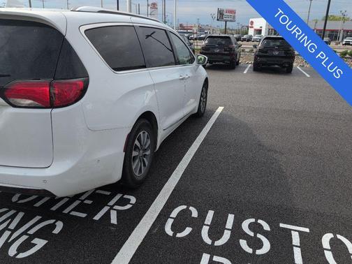 Bright White Clearcoat 2020 Chrysler Pacifica Touring-L Plus