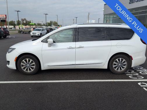 Bright White Clearcoat 2020 Chrysler Pacifica Touring-L Plus