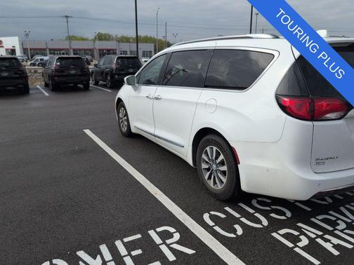 Bright White Clearcoat 2020 Chrysler Pacifica Touring-L Plus
