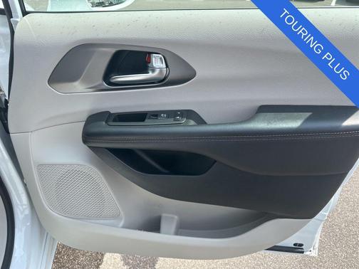 Bright White Clearcoat 2020 Chrysler Pacifica Touring-L Plus