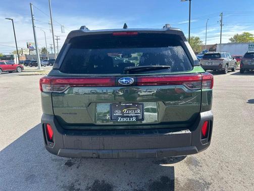 Deep Emerald Green Pearl 2026 Subaru Outback Limited XT