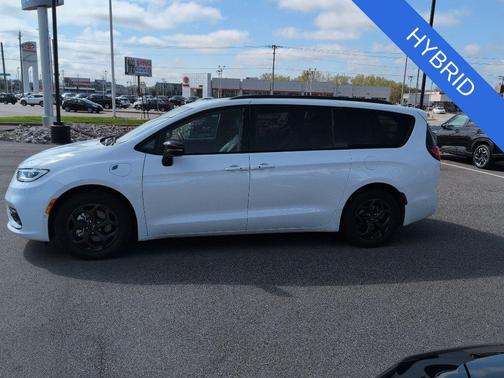 Bright White Clearcoat 2024 Chrysler Pacifica Hybrid Premium S Appearance Pkg