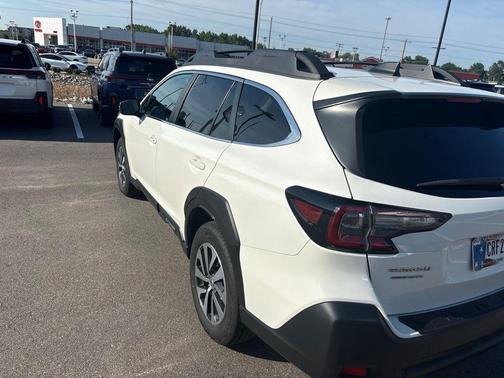 Crystal White Pearl 2024 Subaru Outback Premium