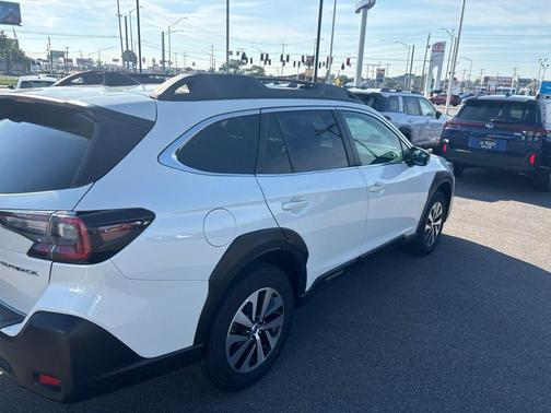 Crystal White Pearl 2024 Subaru Outback Premium