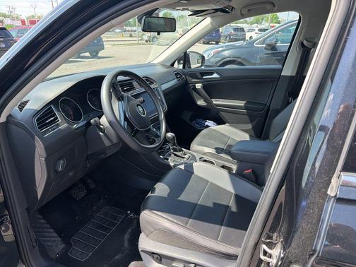 Black 2021 Volkswagen Tiguan 2.0T SE 4MOTION