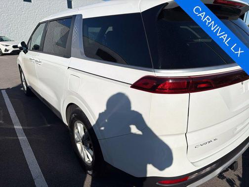 Snow White Pearl 2023 Kia Carnival LX