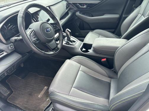 Crystal White Pearl 2025 Subaru Outback Onyx Edition