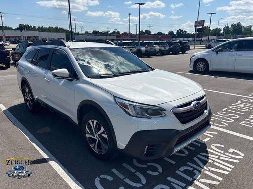 Crystal White Pearl 2022 Subaru Outback Limited