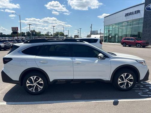 Crystal White Pearl 2022 Subaru Outback Limited
