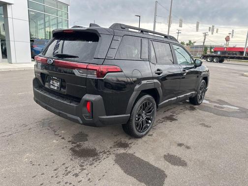Crystal Black Silica 2026 Subaru Outback Limited XT