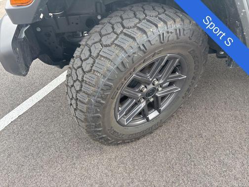 Black Clearcoat 2025 Jeep Gladiator Sport S