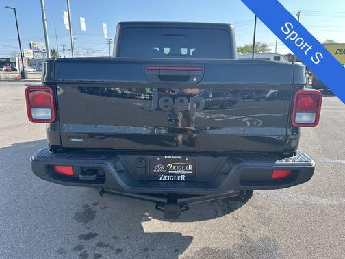 Black Clearcoat 2025 Jeep Gladiator Sport S