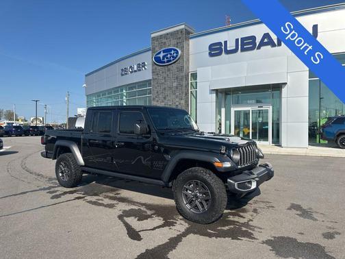 Black Clearcoat 2025 Jeep Gladiator Sport S