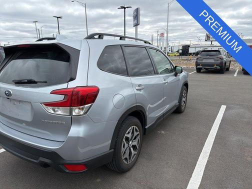 Ice Silver Metallic 2022 Subaru Forester Premium