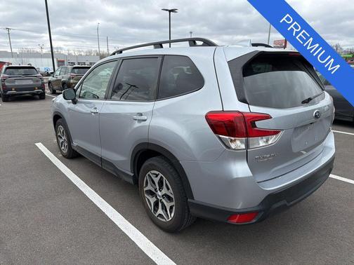 Ice Silver Metallic 2022 Subaru Forester Premium