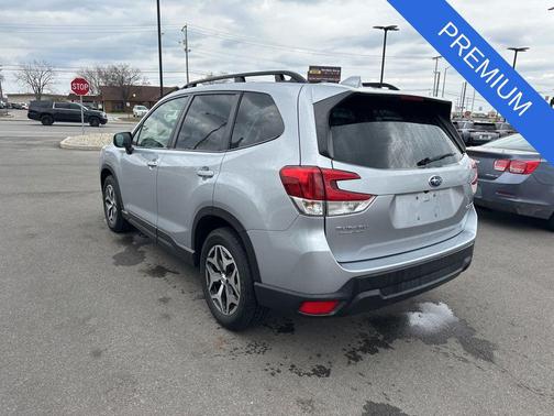 Ice Silver Metallic 2022 Subaru Forester Premium
