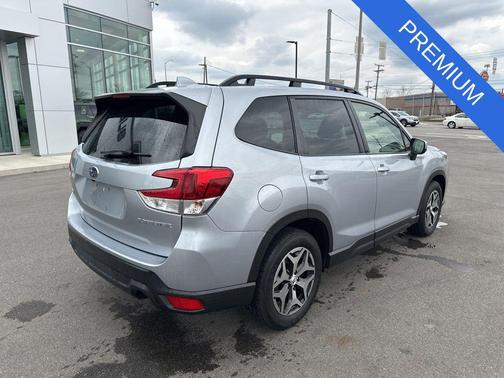 Ice Silver Metallic 2022 Subaru Forester Premium