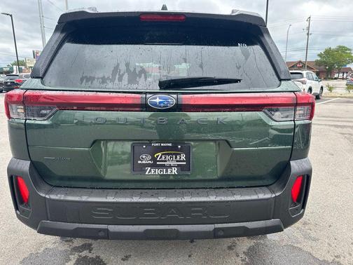 Deep Emerald Green Pearl 2026 Subaru Outback Premium